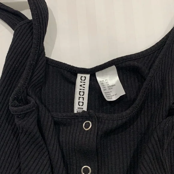 Button‎ Down Ribbed Black Tank - Picture 3 of 3